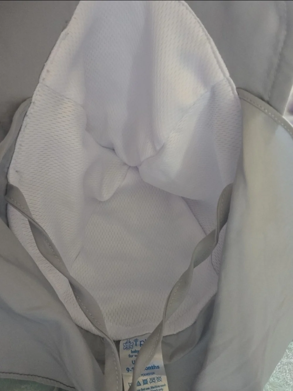 i play Grey 50+ UPF Sun Protection Kids Hat with Neck Flap - Size 9-18mos